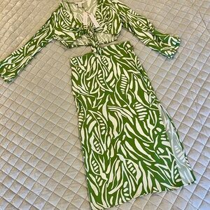 House of Harlow Green and White Patterned Two-Piece Skirt Set